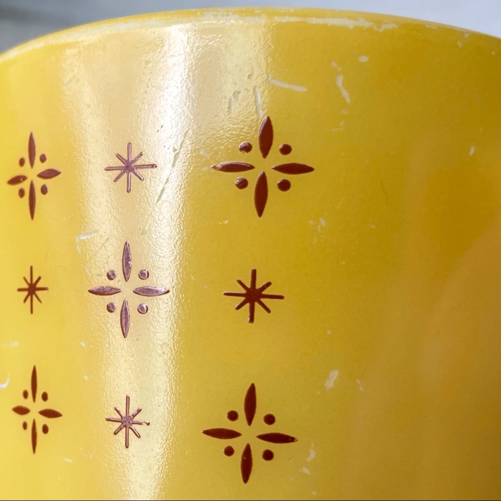 Vintage Pyrex Yellow Butterscotch Atomic Pattern Coffee Cup Mug Milk Glass - Picture 3 of 8